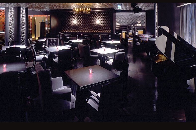 銀座のラグジュアリー感溢れるオシャレなバーの参加費は完全無料。