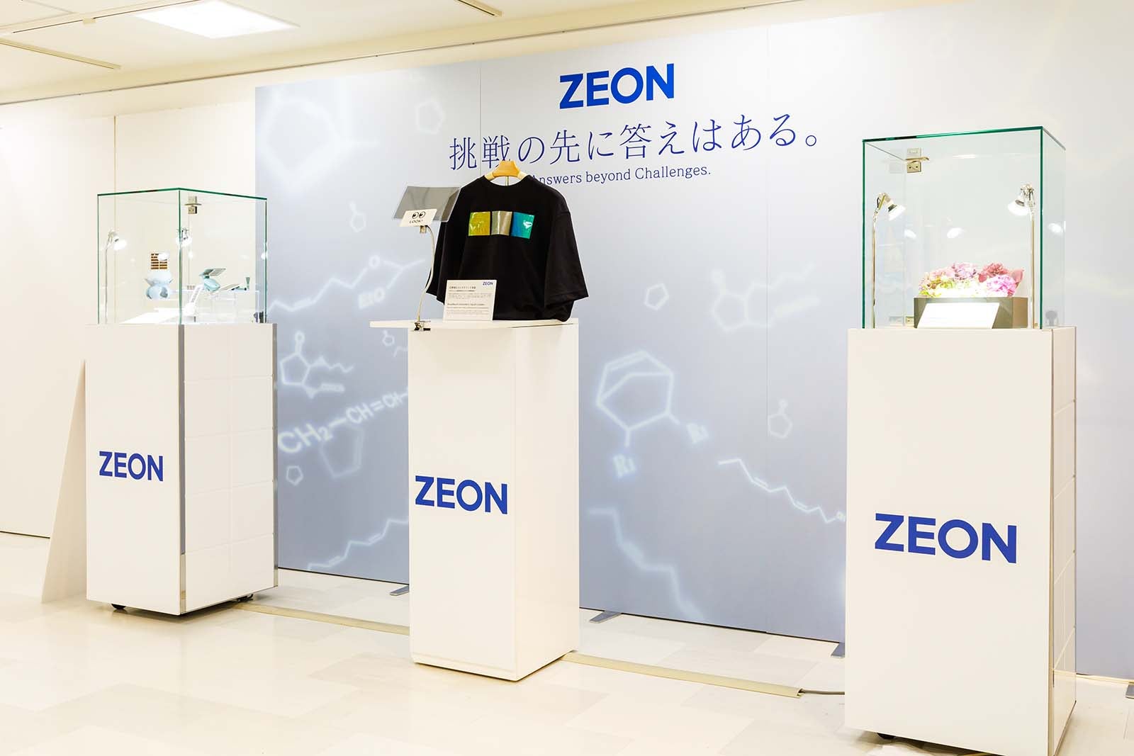 「Be happy！ロメロ ブリット来日展」の様子（提供写真）