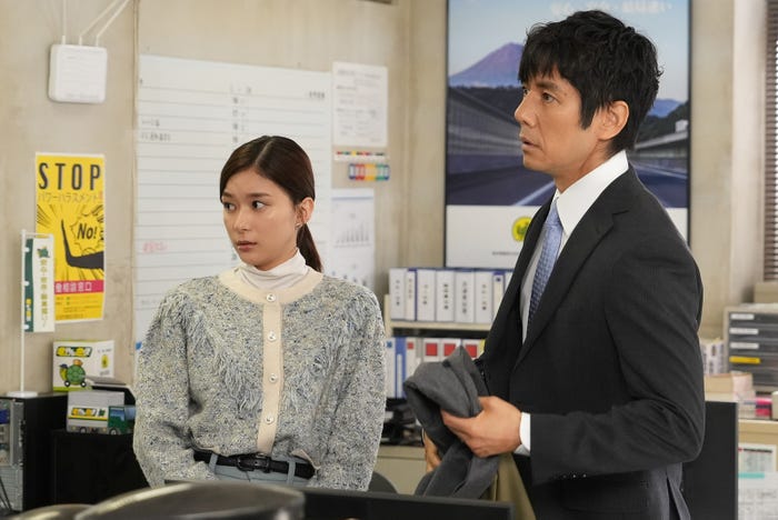 芳根京子、西島秀俊/「真犯人フラグ 真相編」第15話より(C)日本テレビ