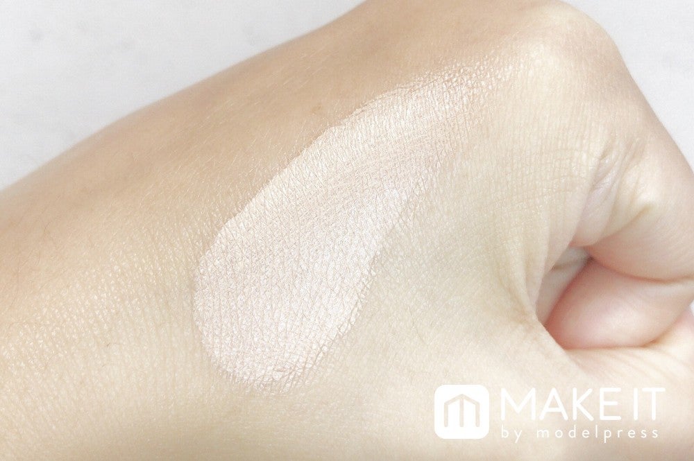 ジルスチュアート／ピュアエッセンス クッションコンパクト テクスチャーが (C)メイクイット