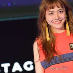 松井愛莉の笑顔が輝く ニューヨークで手つなぎランウェイ<「TGCファッションセレモニー at 国連DDR」モデルプレス現地取材>