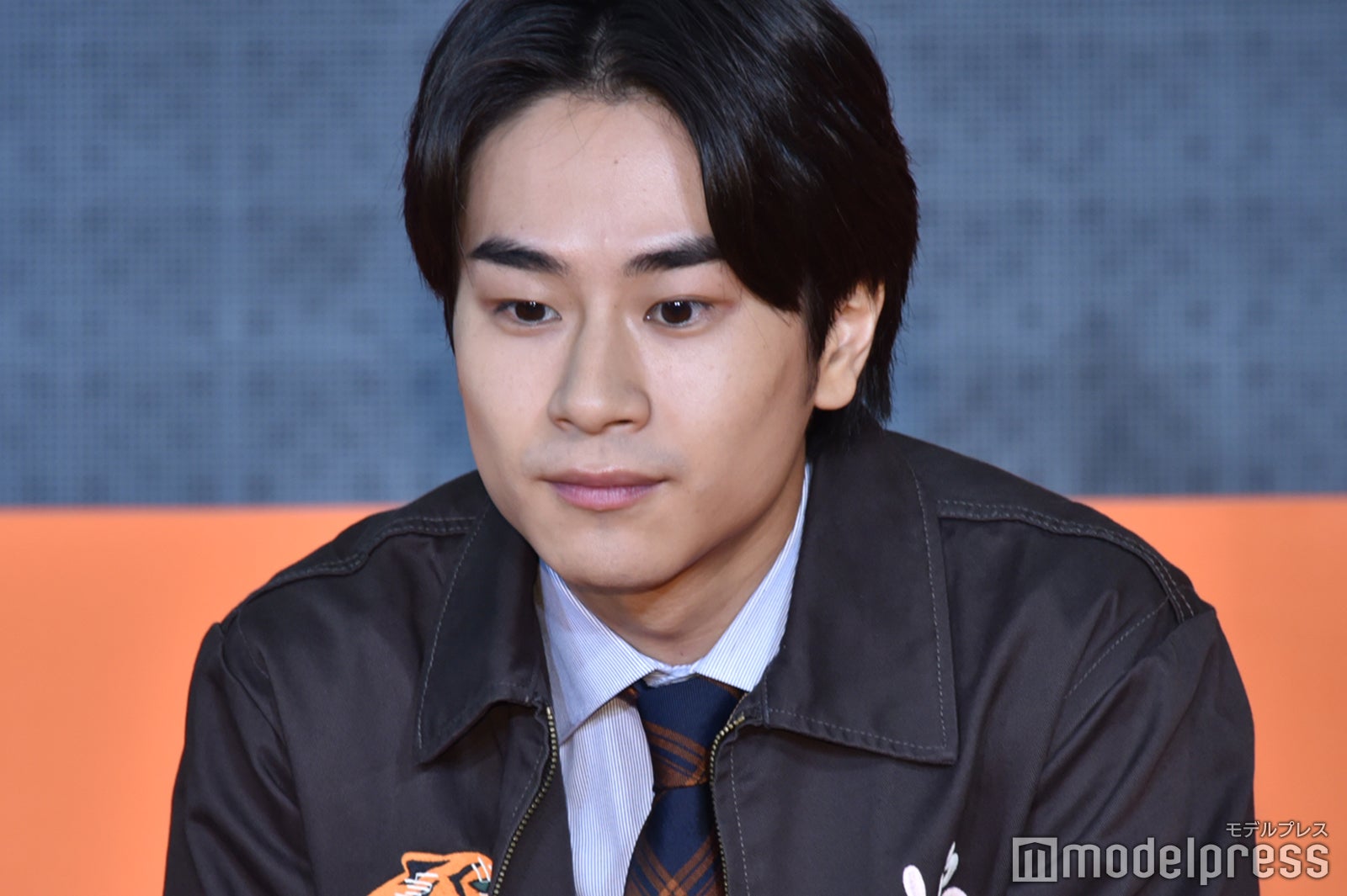 VTRを前のめりで観る前田旺志郎（C）モデルプレス