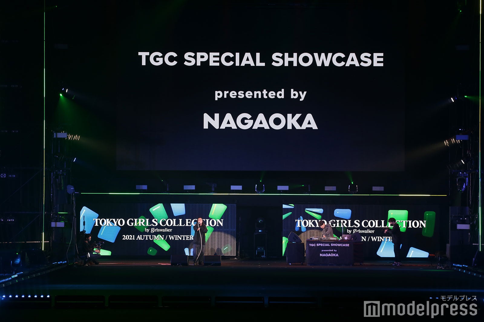 R-指定、DJ松永 （C）マイナビ 東京ガールズコレクション 2021 AUTUMN／WINTER