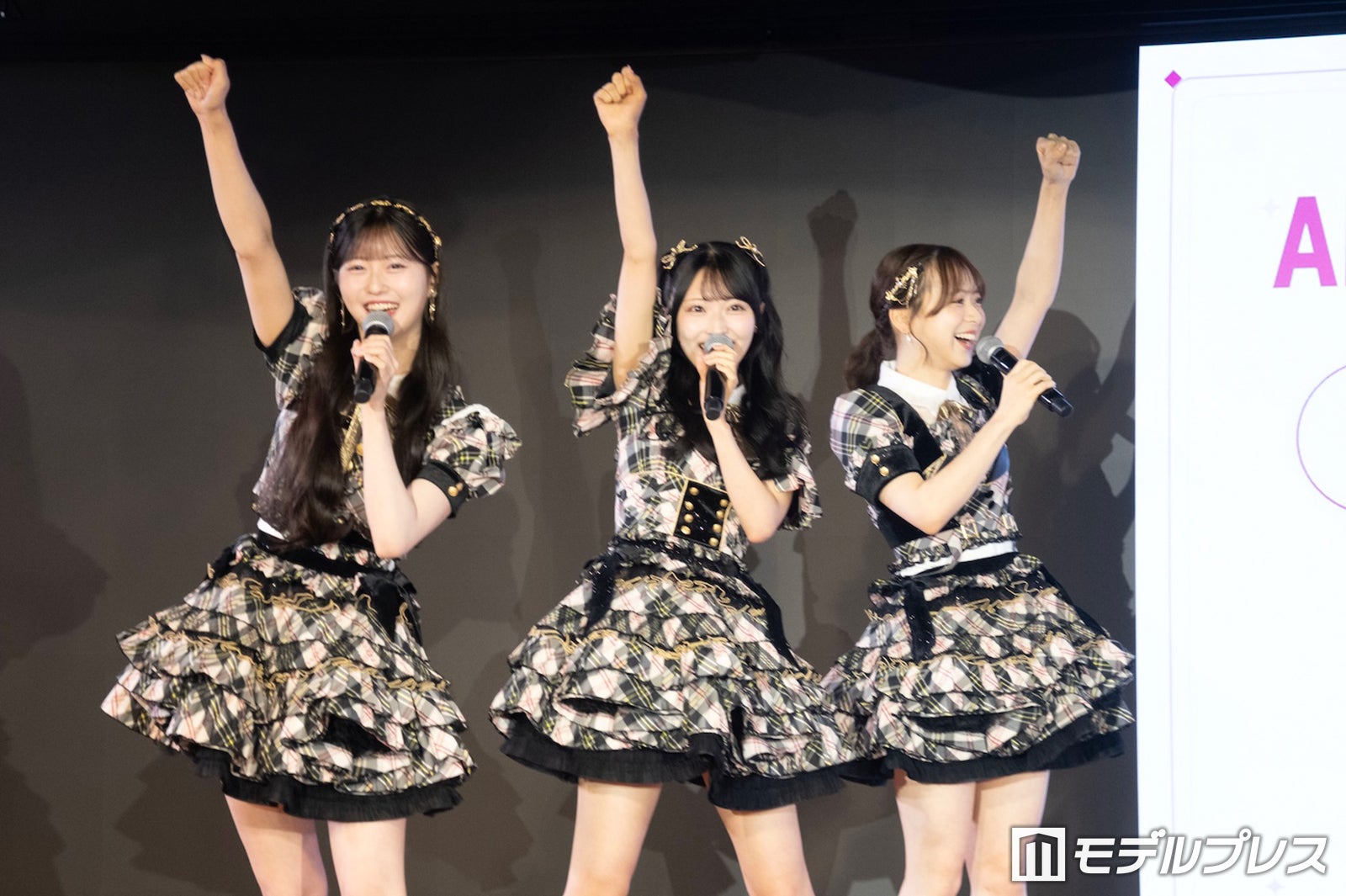 八木愛月、佐藤綺星、倉野尾成美（C）モデルプレス
