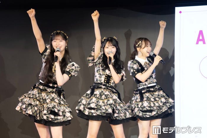八木愛月、佐藤綺星、倉野尾成美(C)モデルプレス