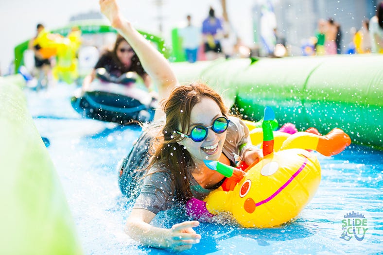 世界初の絶景スライダーをスキー場で体験 泡マシーンも導入