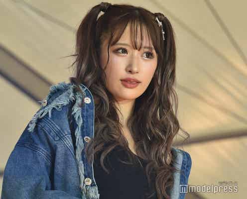 伊藤桃々、高めツインテール姿が可愛い キャミソールから美肩チラ見せ<OKINAWA COLLECTION 2023>