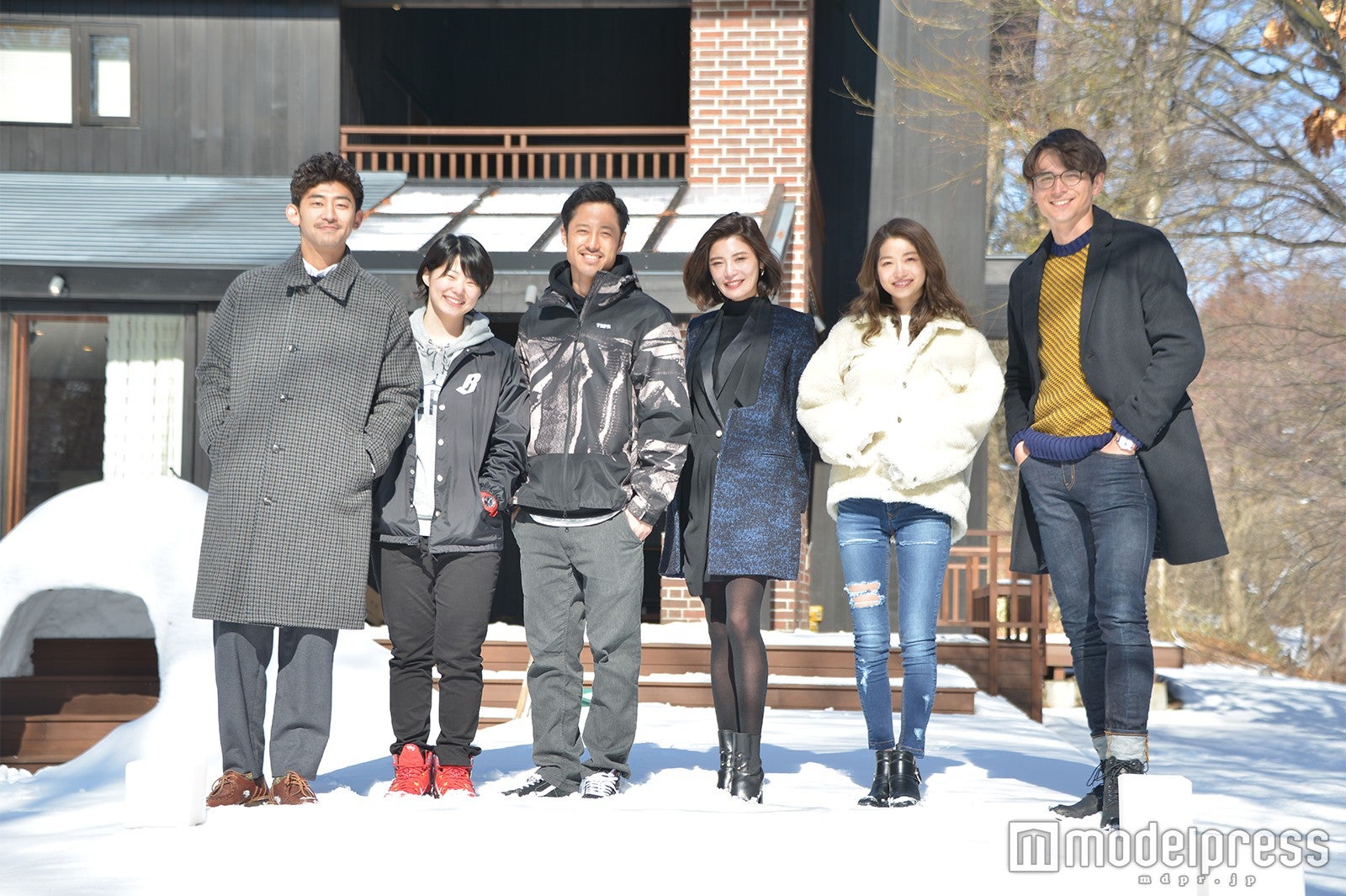 （左から）上村翔平、佐藤つば冴、中村貴之、島袋聖南、小室安未、岡本至恩（C）モデルプレス