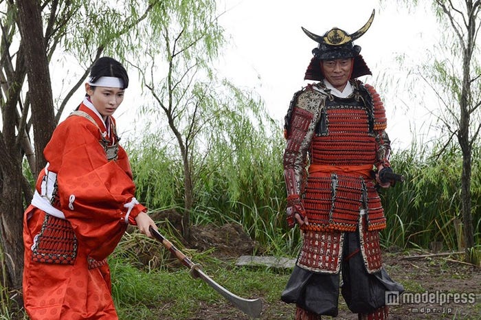 本仮屋ユイカ、遠藤憲一(画像提供:テレビ朝日)