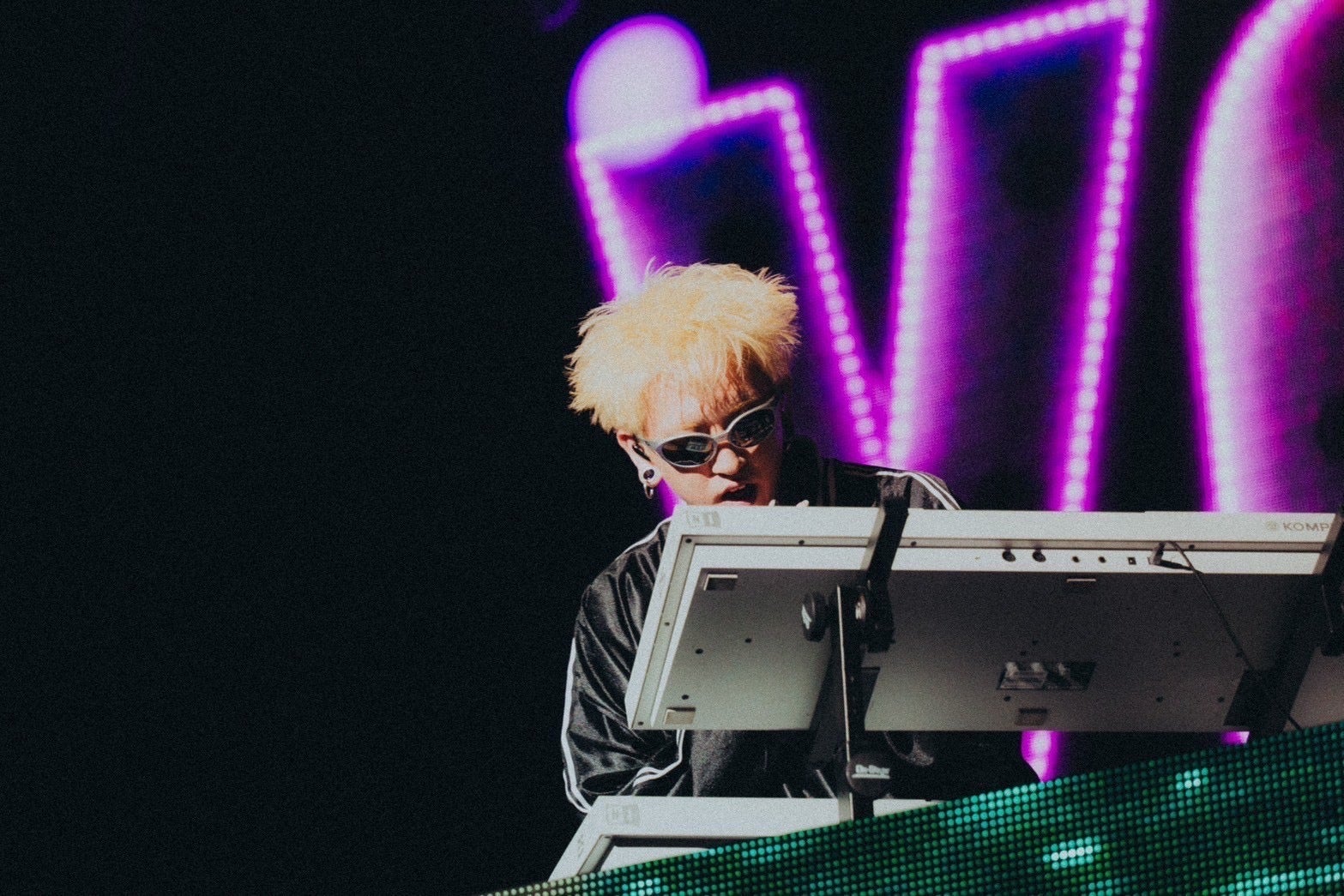 YOASOBI（C）photo by Kato Shumpei