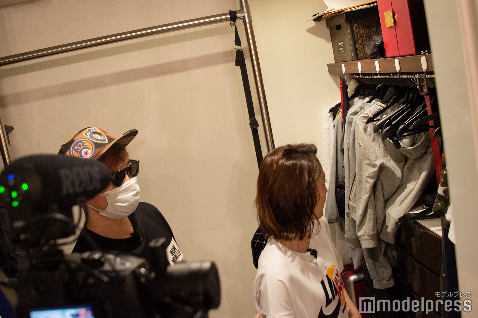 クローゼットも撮影 （C）モデルプレス