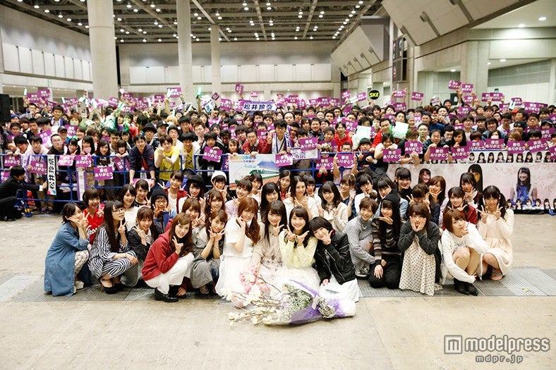松井玲奈、乃木坂46のメンバー＆ファンと“最後”の記念撮影