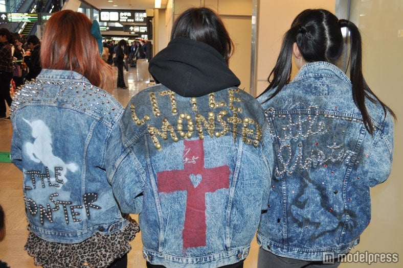 空港に集まったレディー・ガガファン