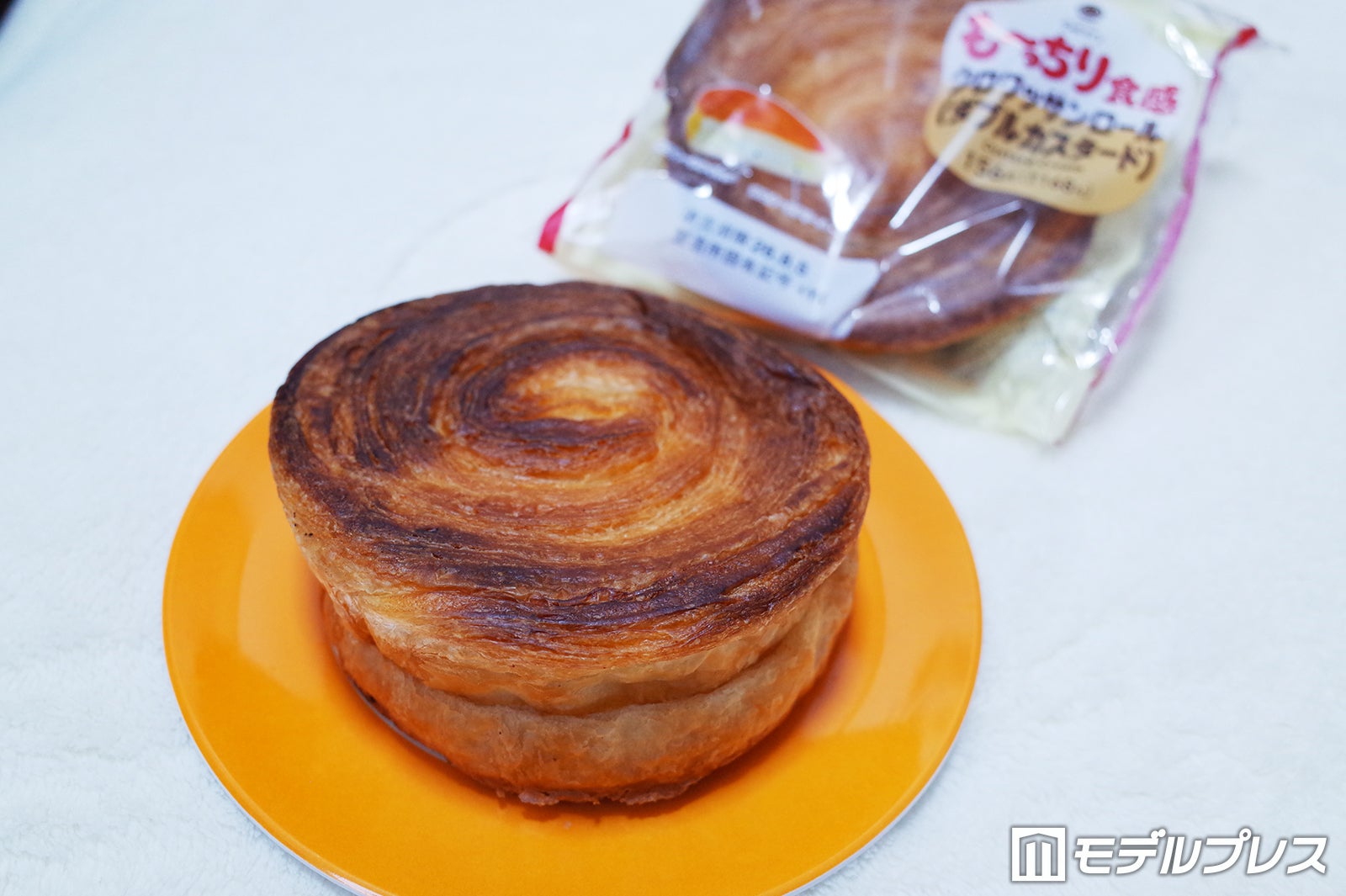 も～っちり食感クロワッサンロール（ダブルカスタード）（C）モデルプレス