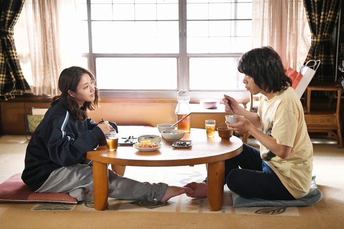 石原さとみ、峯田和伸/「高嶺の花」第1話より(C)日本テレビ