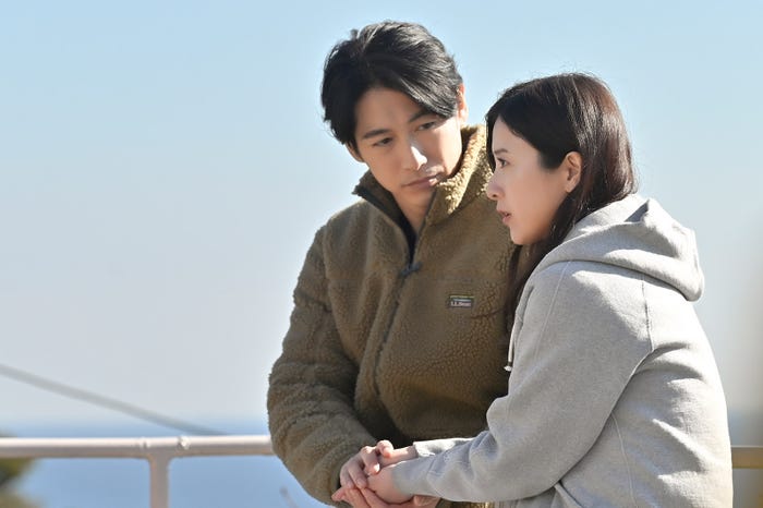 ディーン・フジオカ、吉高由里子(C)テレビ朝日