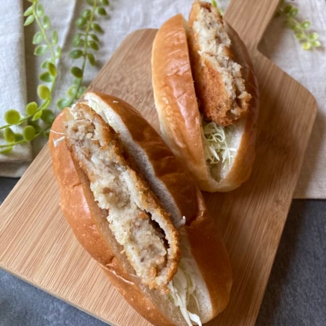 業務スーパーの牛すじコロッケを使ったコロッケパン