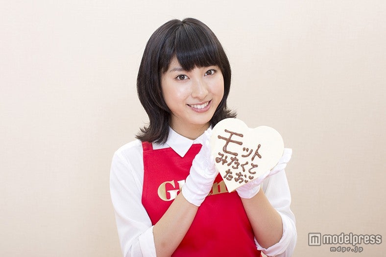 緊張気味でメッセージを書いた土屋太鳳