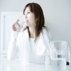 水を飲むとダイエットになる!? 管理栄養士に聞く、1日の適量や摂取する時間