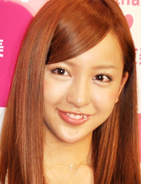 AKB48板野友美、甘めコーデで”きれいなお姉さん”に変身