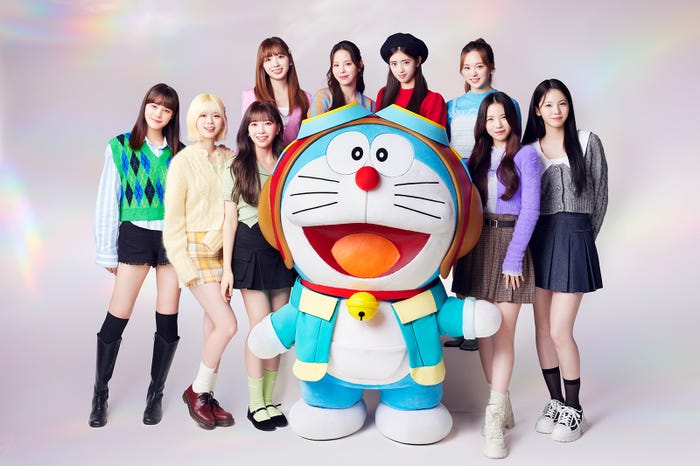 NiziU&ドラえもん(C)藤子プロ・小学館・テレビ朝日・シンエイ・ADK 2023