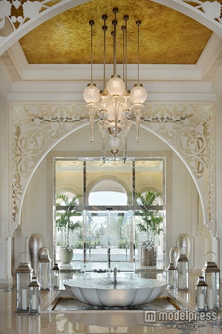 「ワン＆オンリー ザ パーム」／ゴージャスなエントランスがゲストを出迎える