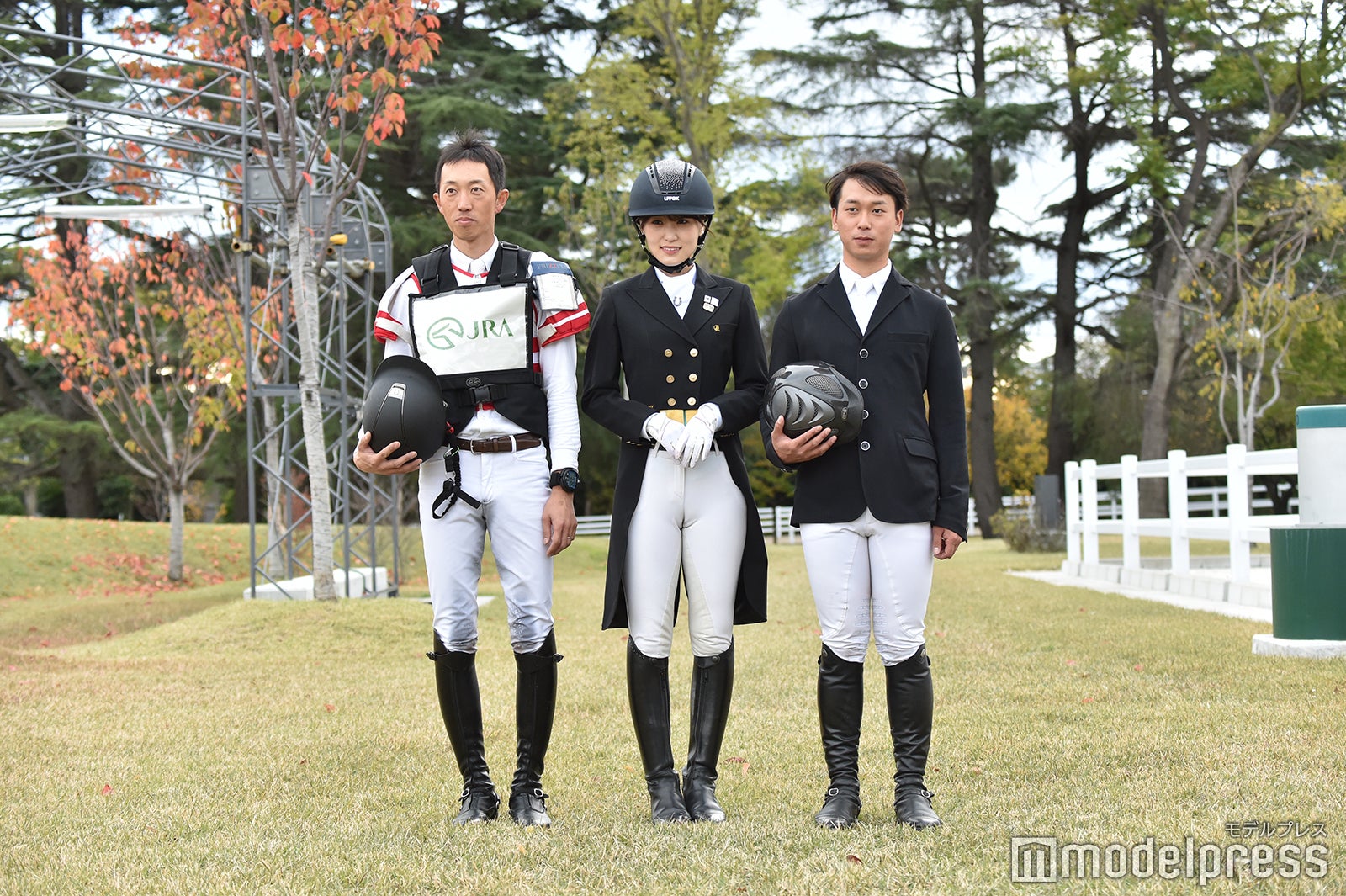 菅井友香（中央）（C）モデルプレス