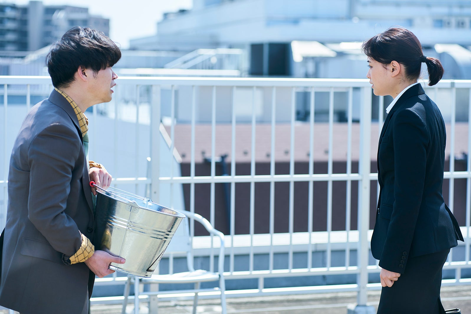 矢本悠馬・大原櫻子／「びしょ濡れ探偵 水野羽衣」第3話より（C）テレビ東京