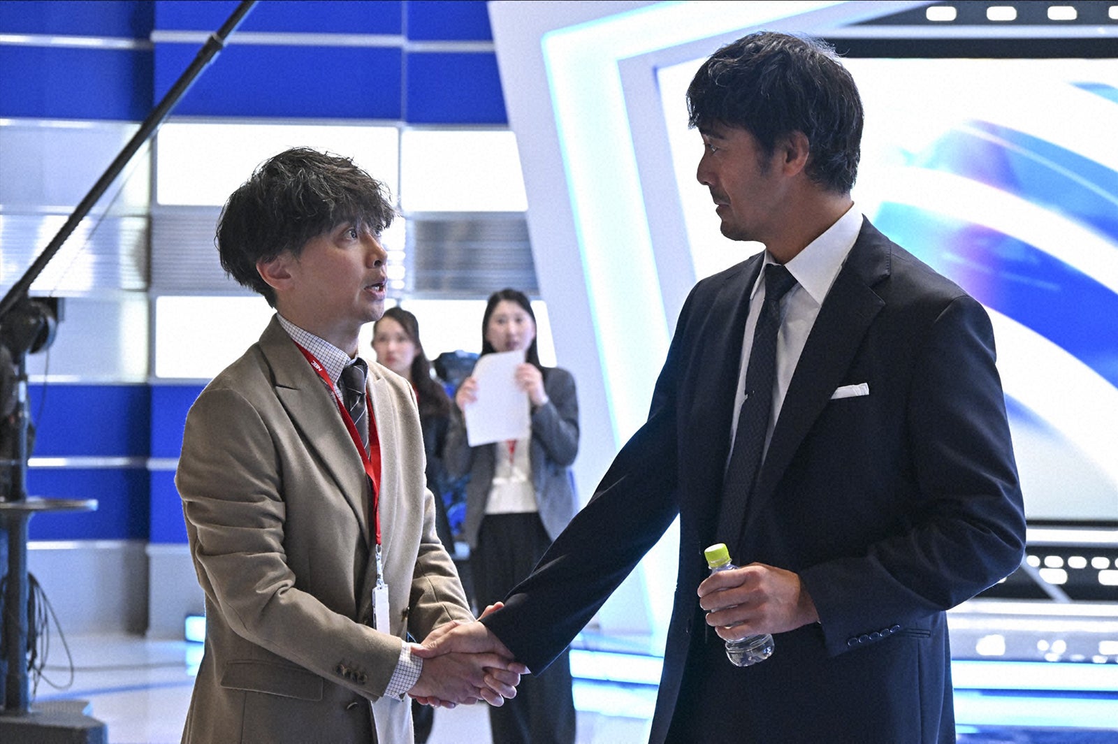 加藤晴彦、阿部寛「キャスター」第2話（C）TBS