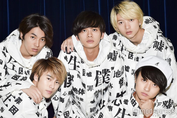 (左上から時計周りに)矢部昌暉、北村匠海、小林龍二、橘柊生、泉大智 (C)モデルプレス