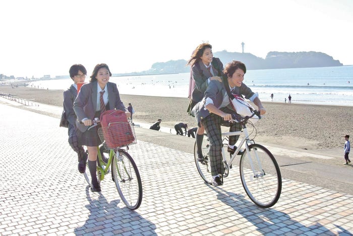 今、この瞬間を全力で駆け抜ける4人が眩しい(C)2016フジテレビジョン 講談社 東宝 (C)新川直司/講談社