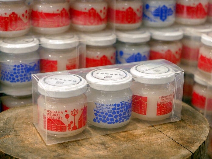 生馬油シルバー 3個セット（赤レンガ倉庫店限定パッケージ、税込2200円）