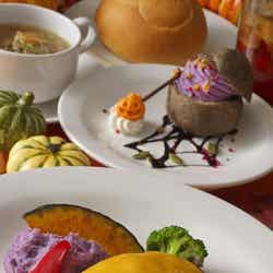 プラザパビリオン・レストラン /ディズニーランド/(C)Disney