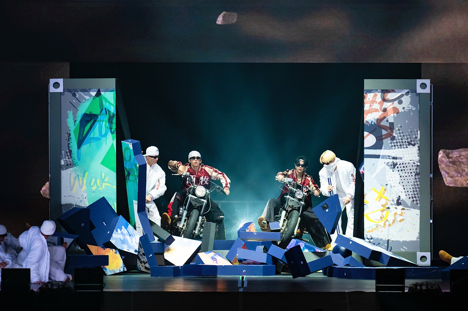 西洸人、藤牧京介（C）LAPONE ENTERTAINMENT ／撮影：田中聖太郎写真事務所