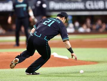 日本ハム・清宮幸が痛恨適時失策 立ち上がり苦しむ有原を救えず 今季早くも5つ目の失策に