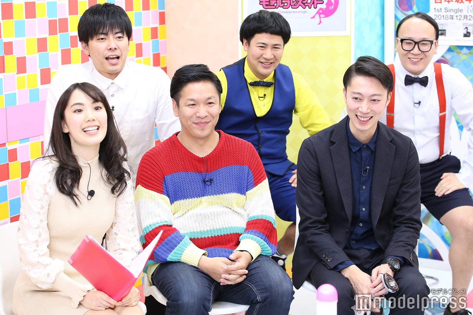 前列左から：妹田佳奈子、はんにゃ（金田哲、川島章良）／後列左から：ラフレクラン（西村真二、きょん）、トレンディエンジェルたかし （C）モデルプレス