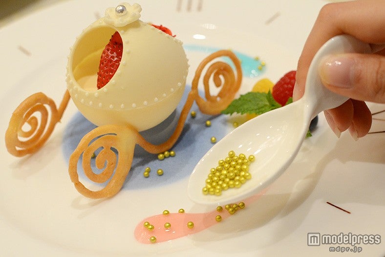 デザートをデコレーション