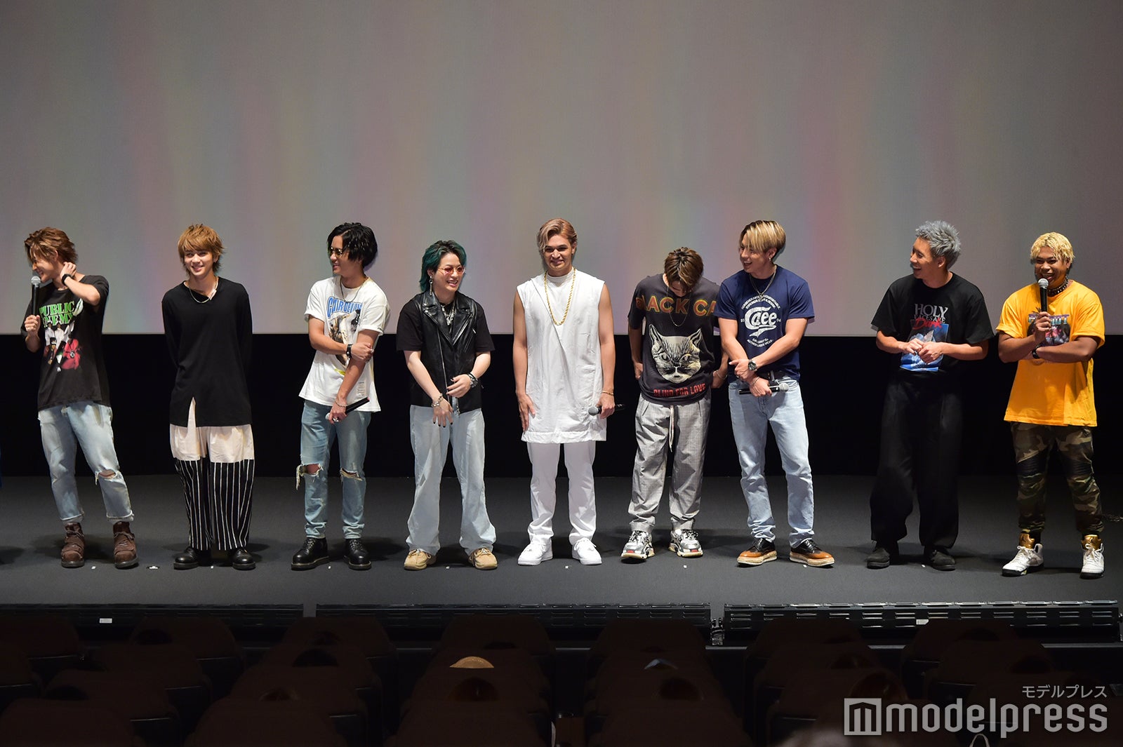 （左から）岩谷翔吾、吉野北人、川村壱馬、山本彰吾、与那嶺瑠唯、神谷健太、RIKU、陣、LIKIYA （C）モデルプレス