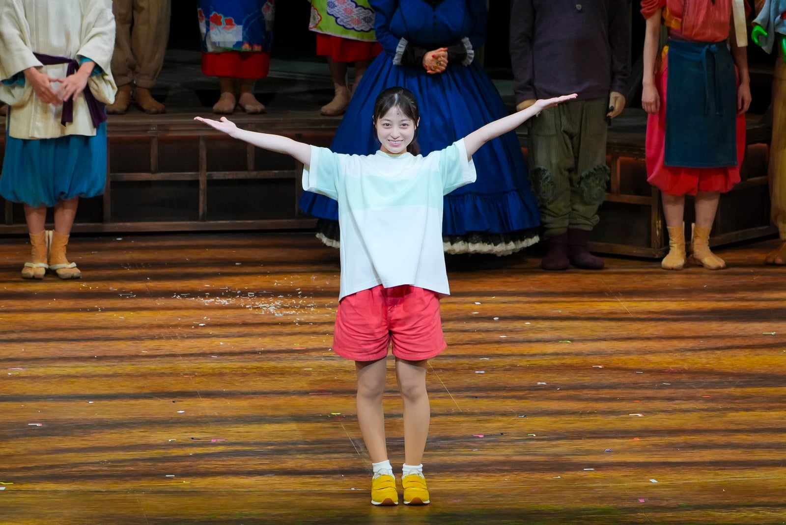 舞台「千と千尋の神隠し」上海公演開幕 千尋役・橋本環奈らの舞台＆カーテンコール写真到着