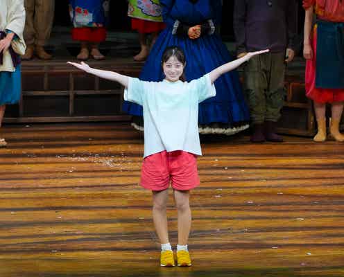 舞台「千と千尋の神隠し」上海公演開幕 千尋役・橋本環奈らの舞台&カーテンコール写真到着