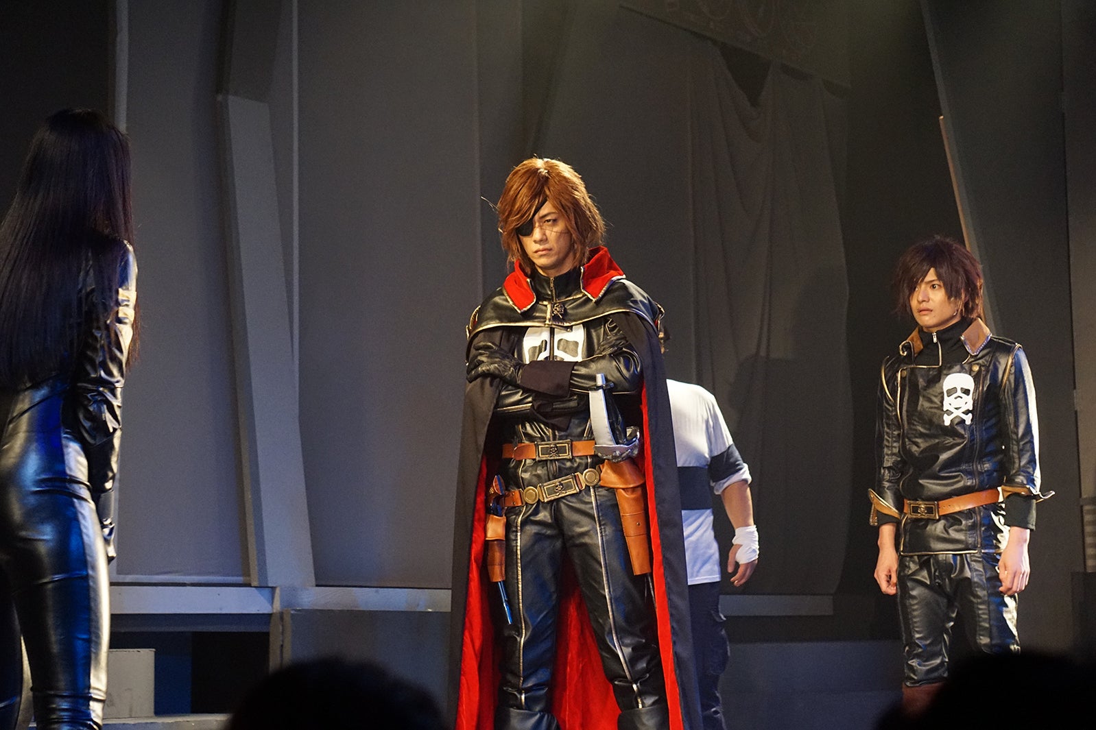 （左から）林野健志、鈴木勤