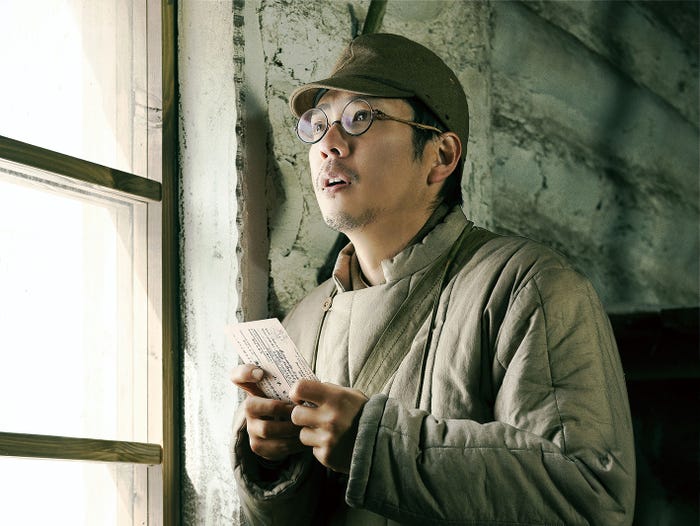 二宮和也(C)2022映画「ラーゲリより愛を込めて」製作委員会(C)1989清水香子