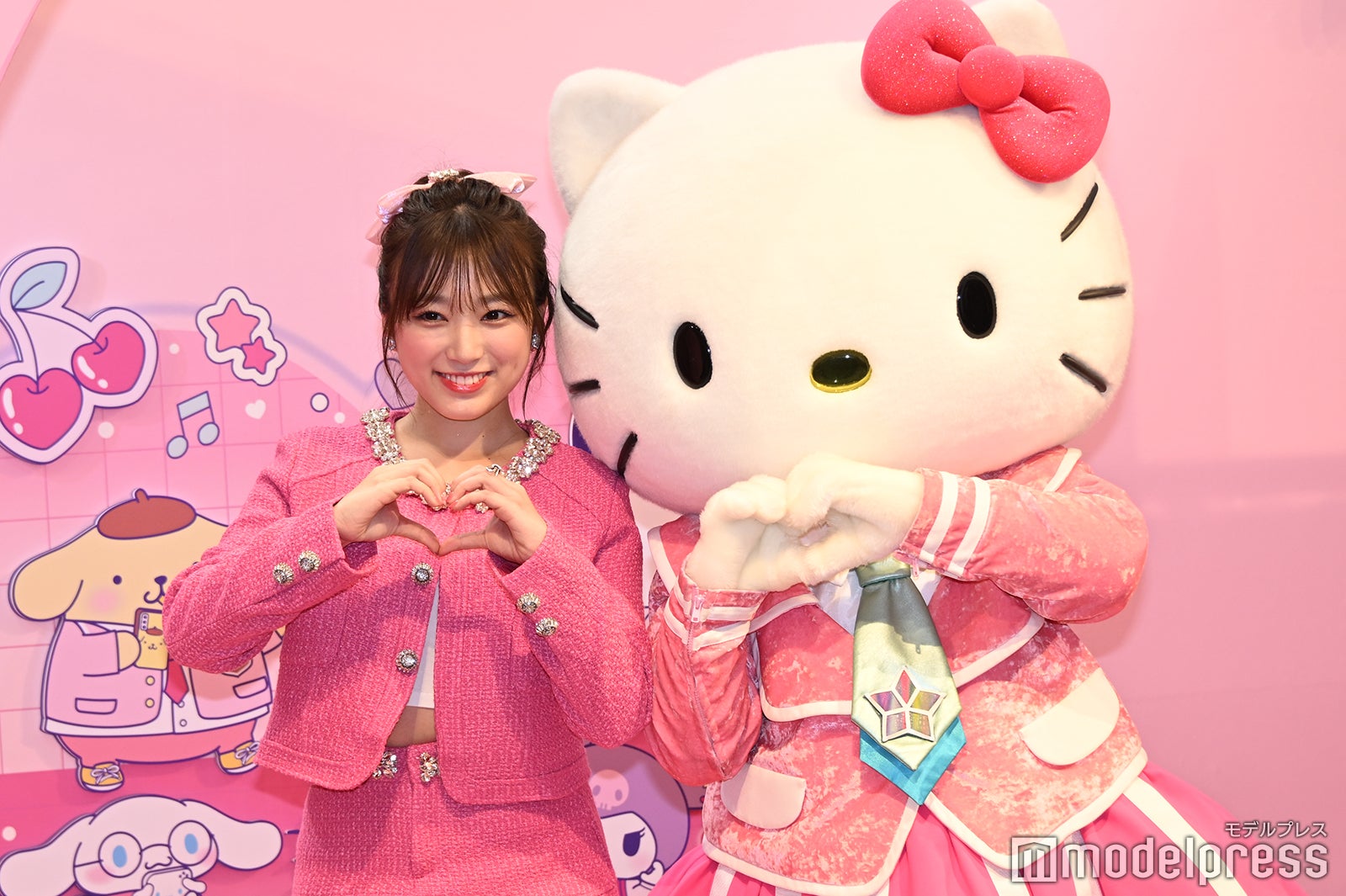 矢吹奈子、キティちゃん（C）モデルプレス