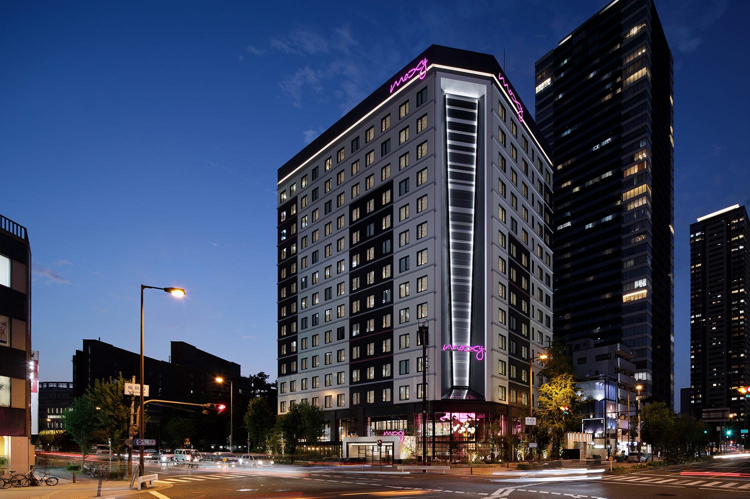 「モクシー大阪新梅田」大阪中心地にバーや屋外テラス併設の新ホテル
