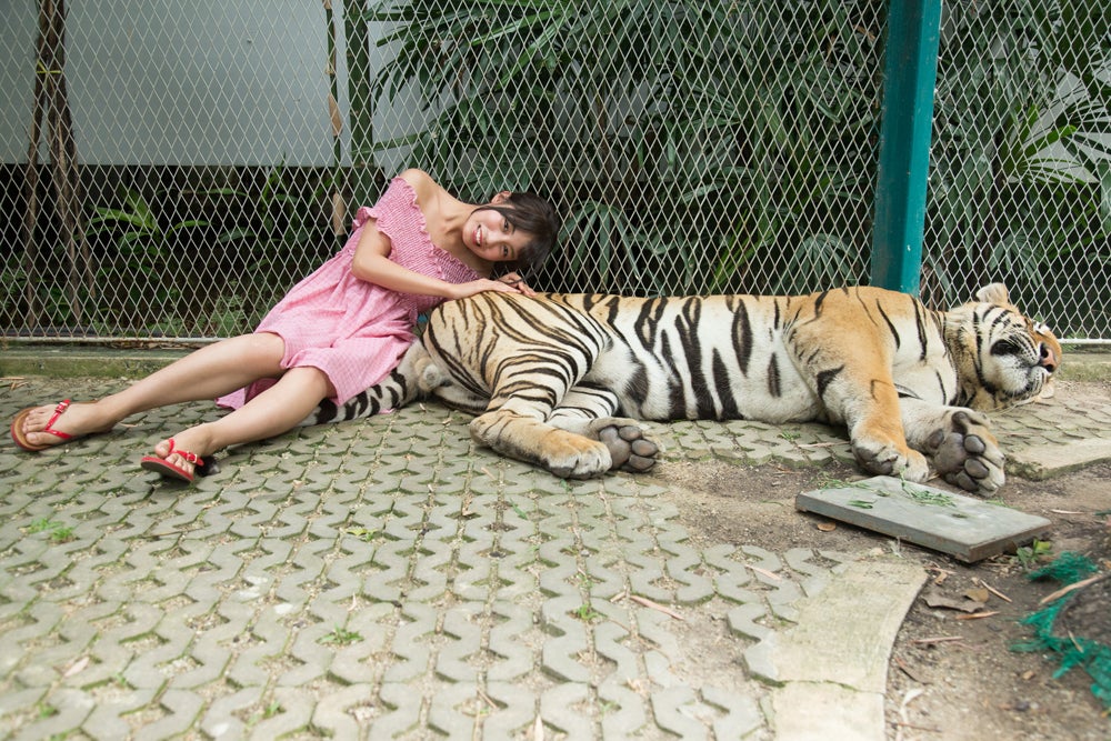 『黒木ひかり1st写真集 現在地→卒業』（徳間書店）オフショット（提供画像）