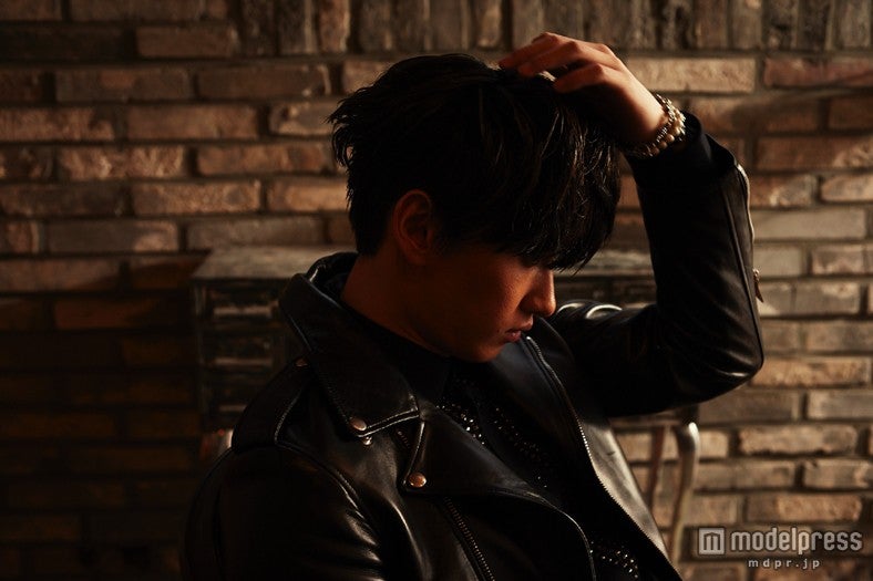 SUPER JUNIORドンヘ＆ウニョク、モデルとのSEXYシーンに「照れくさくて