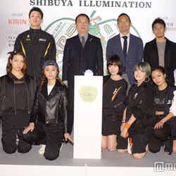 （前列）FAMM’IN、（後列左から）伊藤駿選手、金山淳吾氏、長谷部健氏、大西賢治氏 （C）モデルプレス