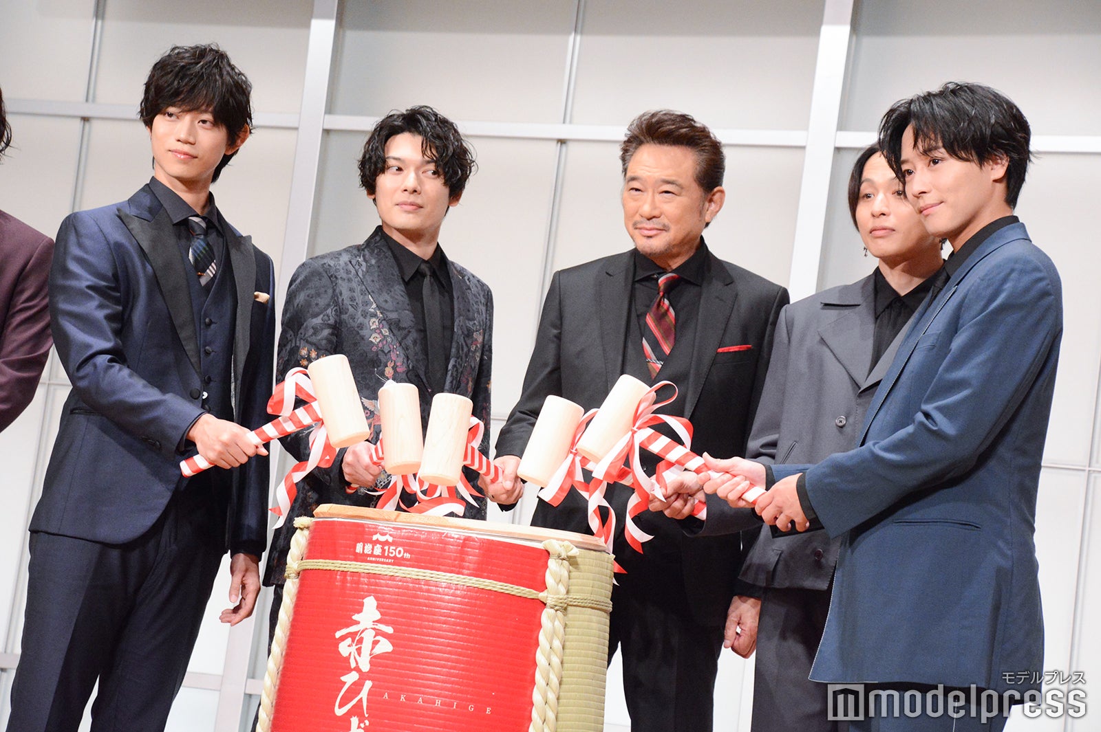 （左から）高橋健介、新木宏典、船越英一郎、崎山つばさ、猪野広樹（C）モデルプレス