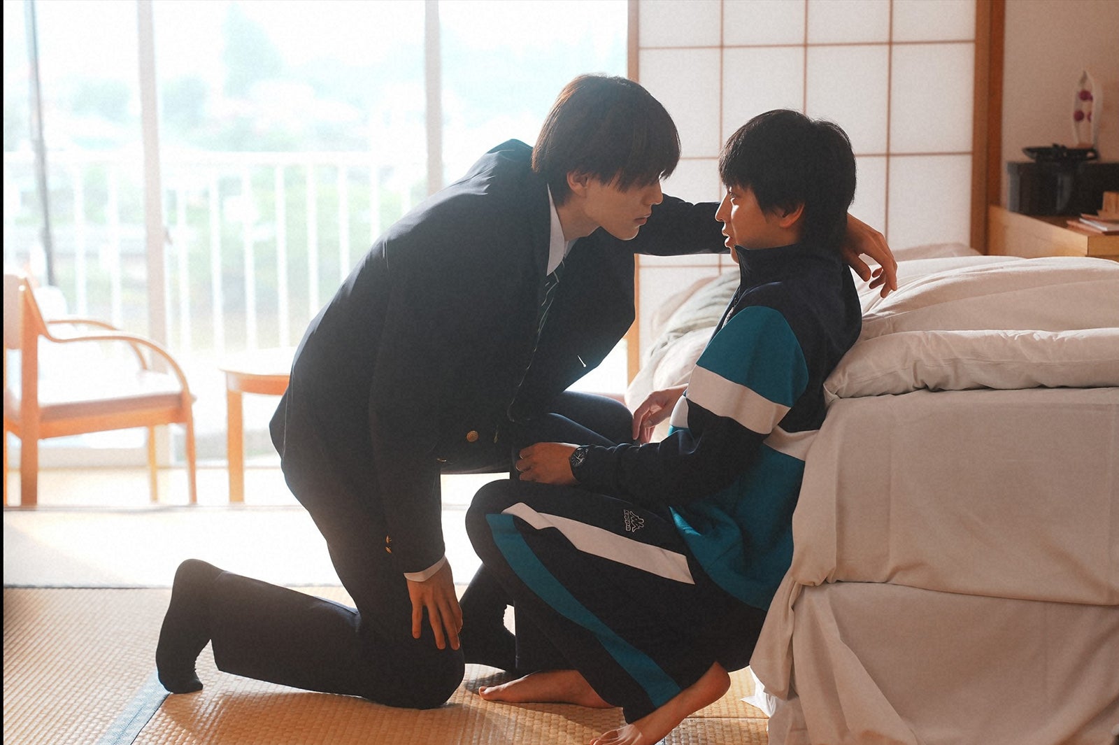 【修学旅行で仲良くないグループに入りました2 第1話】日置（藤本洸大）＆渡会（簡秀吉）、3年に進級で別々のクラスに 一泊二日の勉強合宿へ