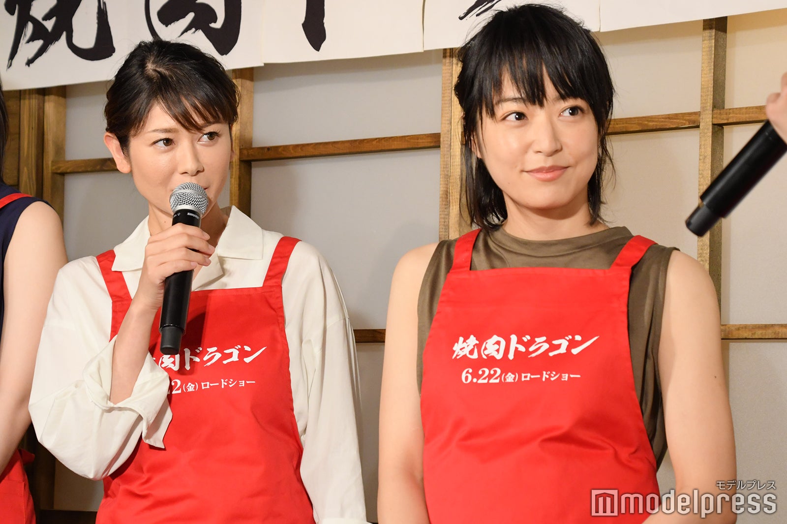 （左から）真木よう子、井上真央（C）モデルプレス